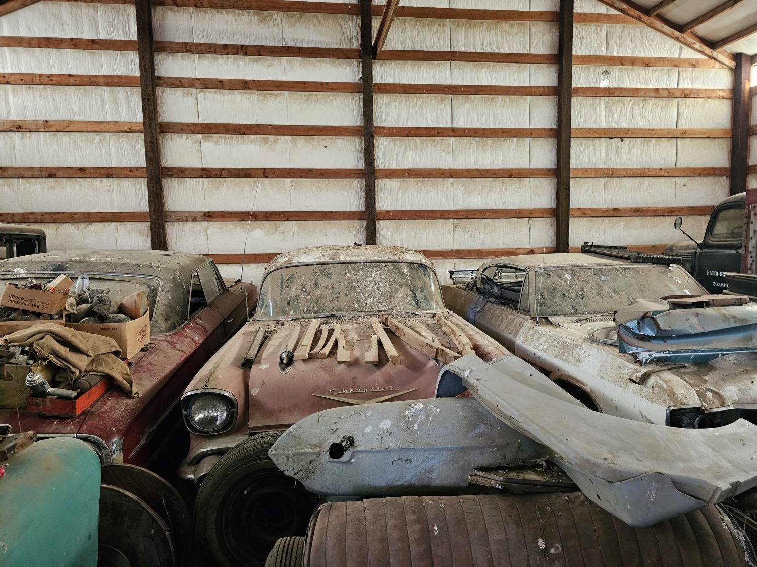 Montana Barn Find! Rare & Classic Vehicles, Antique Tractors, Parts & More!  - image 2