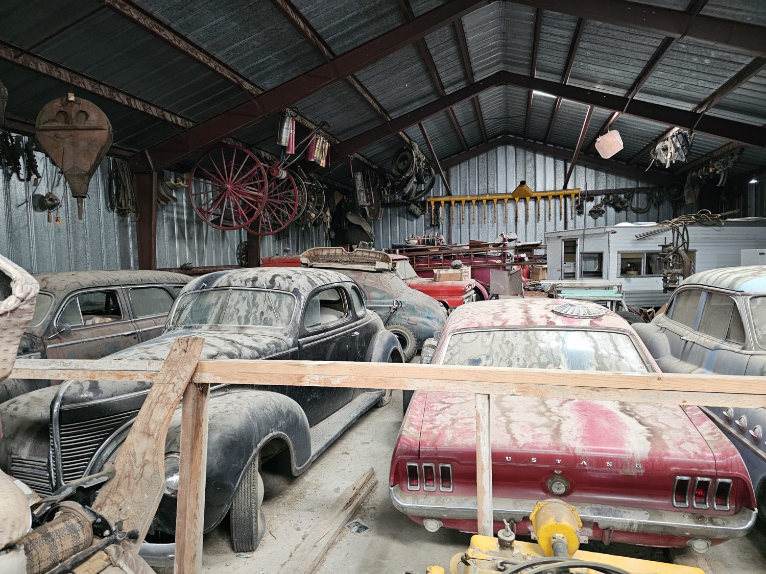 Montana Barn Find! Rare & Classic Vehicles, Antique Tractors, Parts & More!  - image 7