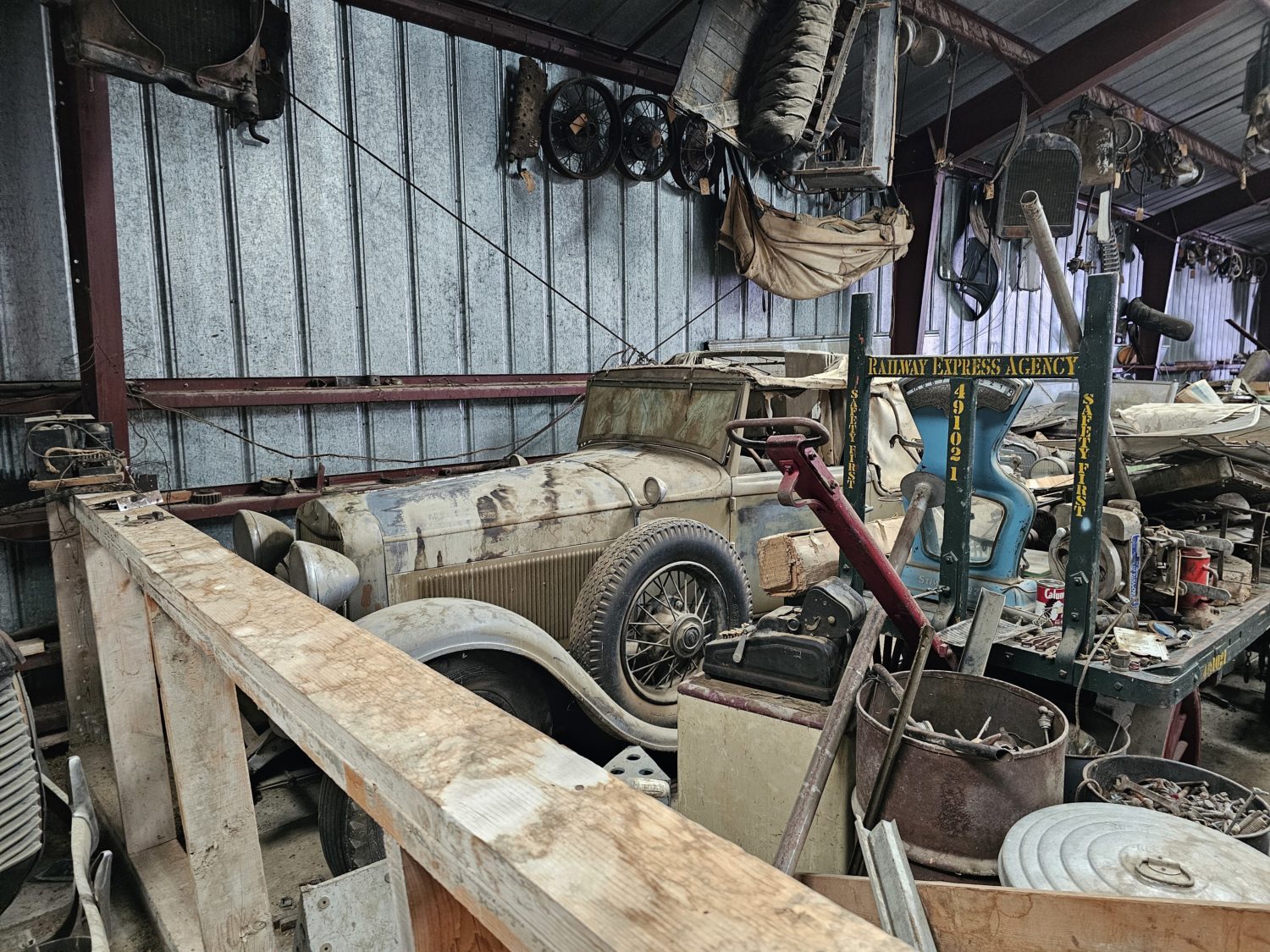 Montana Barn Find! Rare & Classic Vehicles, Antique Tractors, Parts & More!  - image 8
